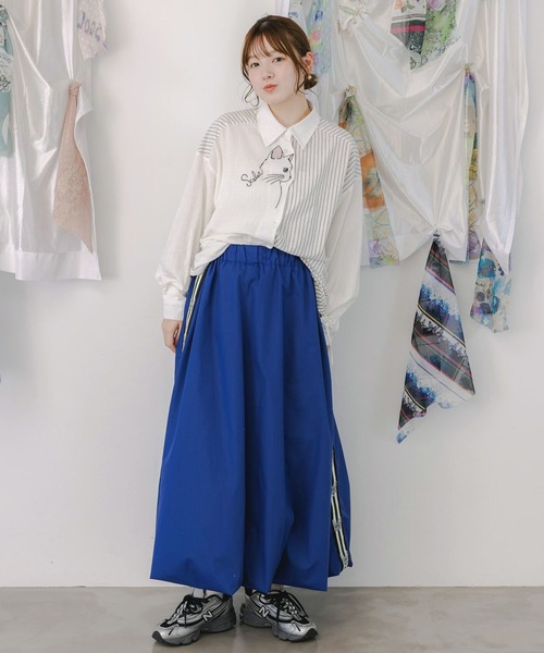 ScoLar(スカラー)の「ScoLar(スカラー) ネコの横顔刺繍 ストライプ切替シャツ(シャツ/ブラウス・レディース・オフホワイト/ブラック・MEDIUM)」の3枚目の写真