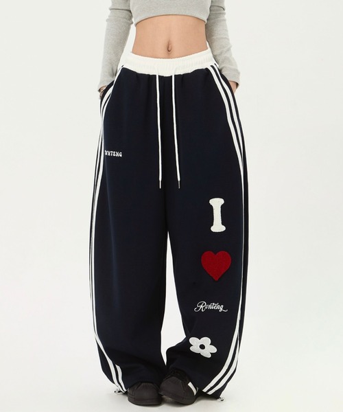 Vipoa(ヴィポア)の「LOVE LOGO ワイドサイドラインスウェットパンツ(スウェットパンツ・レディース・グレー/ブラック/ネイビー・FREE)」の4枚目の写真