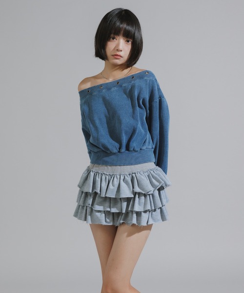 Chick（チック）の「Vintage-Style Off-Shoulder Cropped Sweatshirt / オフショルダーショート丈スウェット（スウェット・レディース・ブラック/ブルー・FREE）」の4枚目の写真