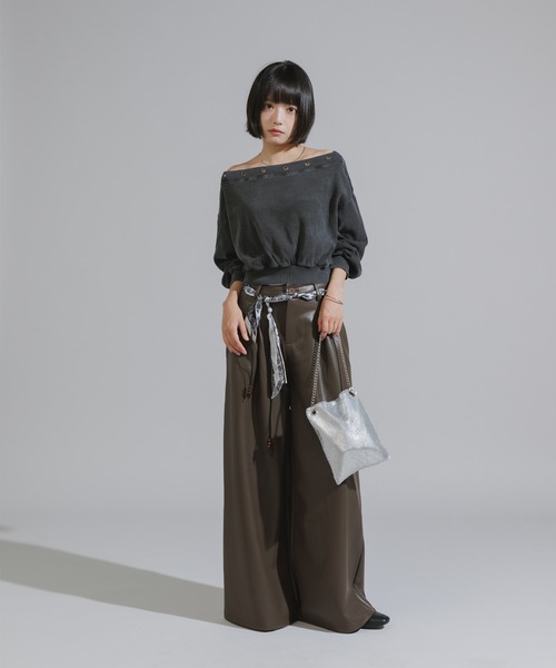 Chick（チック）の「Vintage-Style Off-Shoulder Cropped Sweatshirt / オフショルダーショート丈スウェット（スウェット・レディース・ブラック/ブルー・FREE）」の18枚目の写真