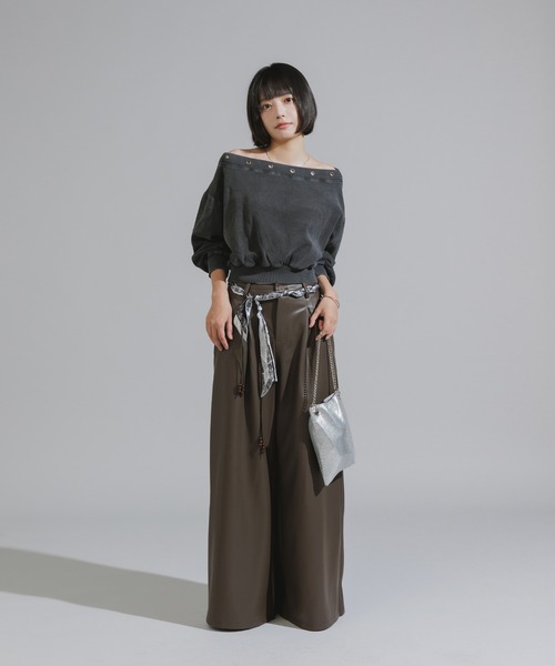 Chick（チック）の「Vintage-Style Off-Shoulder Cropped Sweatshirt / オフショルダーショート丈スウェット（スウェット・レディース・ブラック/ブルー・FREE）」の8枚目の写真