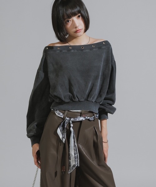 Chick（チック）の「Vintage-Style Off-Shoulder Cropped Sweatshirt / オフショルダーショート丈スウェット（スウェット・レディース・ブラック/ブルー・FREE）」の3枚目の写真