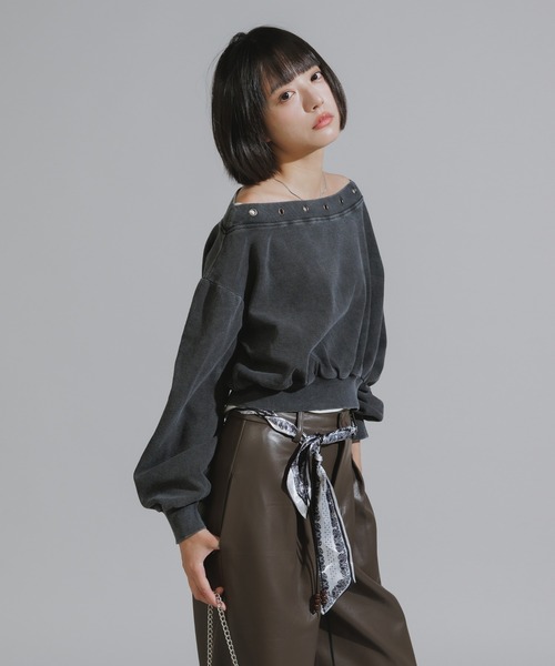 Chick（チック）の「Vintage-Style Off-Shoulder Cropped Sweatshirt / オフショルダーショート丈スウェット（スウェット・レディース・ブラック/ブルー・FREE）」の12枚目の写真