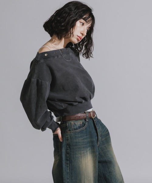 Chick（チック）の「Vintage-Style Off-Shoulder Cropped Sweatshirt / オフショルダーショート丈スウェット（スウェット・レディース・ブラック/ブルー・FREE）」の22枚目の写真