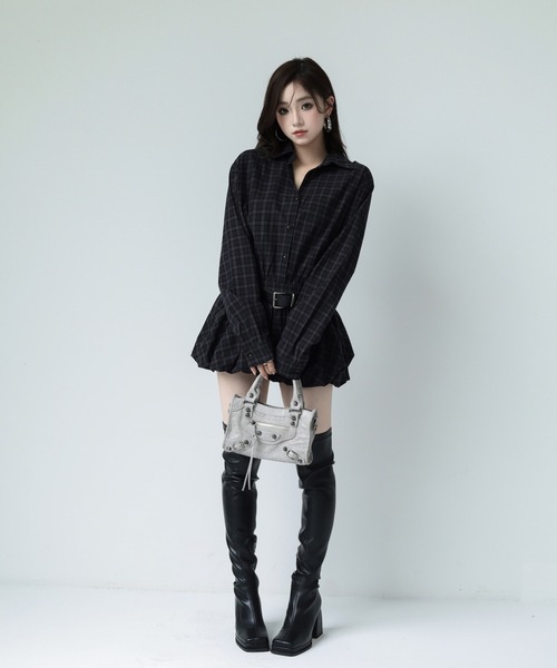 VEILA(ヴェイラ)の「チェックベルトシャツトップス(シャツ/ブラウス・レディース・グレー・フリー)」の6枚目の写真