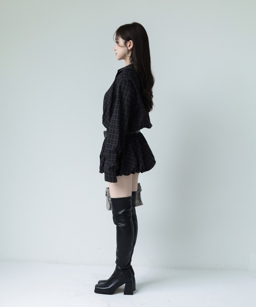 VEILA(ヴェイラ)の「チェックベルトシャツトップス(シャツ/ブラウス・レディース・グレー・フリー)」の7枚目の写真