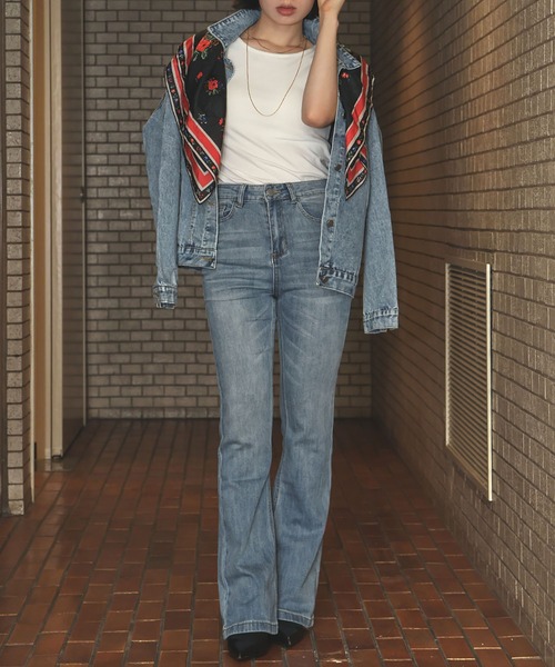 Ampirula(アンピルーラ)の「綿混 ストレッチ フレア デニムパンツ(デニムパンツ・レディース・ブルー/ブラック・26/27)」の3枚目の写真