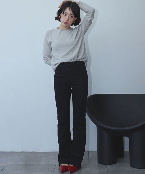 Ampirula(アンピルーラ)の「綿混 ストレッチ フレア デニムパンツ(デニムパンツ・レディース・ブルー/ブラック・26/27)」の14枚目の写真