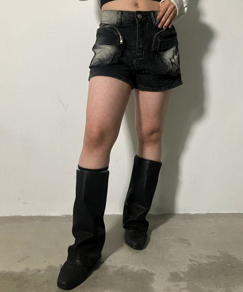 .KOM(ドットコム)の「A'GEM/9 × .kom 『.KOM/ドットケーオーエム』 Y2K Washed Big Pocket Denim Shorts/Y2K ウォッシュ加工 ビッグポケット デニムショートパンツ(デニムパンツ・レディース・ブラック・S)」の3枚目の写真