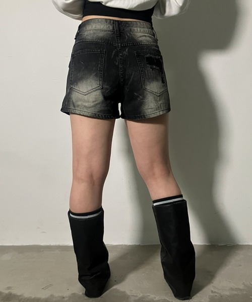 .KOM(ドットコム)の「A'GEM/9 × .kom 『.KOM/ドットケーオーエム』 Y2K Washed Big Pocket Denim Shorts/Y2K ウォッシュ加工 ビッグポケット デニムショートパンツ(デニムパンツ・レディース・ブラック・S)」の5枚目の写真