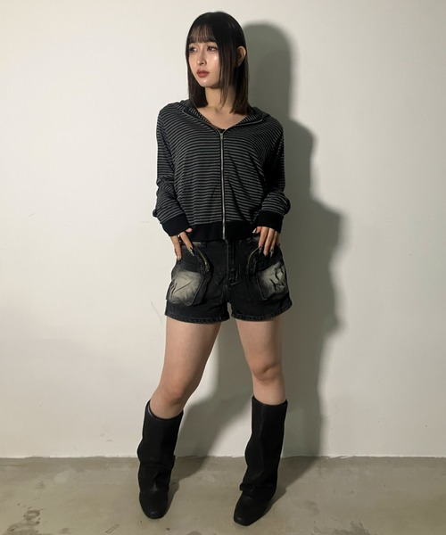 .KOM(ドットコム)の「A'GEM/9 × .kom 『.KOM/ドットケーオーエム』 Y2K Washed Big Pocket Denim Shorts/Y2K ウォッシュ加工 ビッグポケット デニムショートパンツ(デニムパンツ・レディース・ブラック・S)」の7枚目の写真