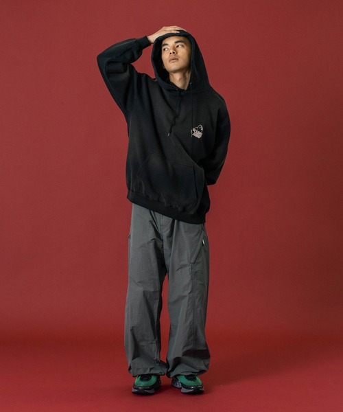 XLARGE（エクストララージ）の「DISCHARGE PRINTED SLANTED OG HOODED SWEATSHIRT（パーカー・メンズ・ブラック/パープル/ブラウン・XXL/XL/L/M/S）」の6枚目の写真