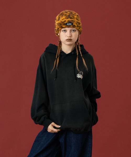 XLARGE（エクストララージ）の「DISCHARGE PRINTED SLANTED OG HOODED SWEATSHIRT（パーカー・メンズ・ブラック/パープル/ブラウン・XXL/XL/L/M/S）」の7枚目の写真