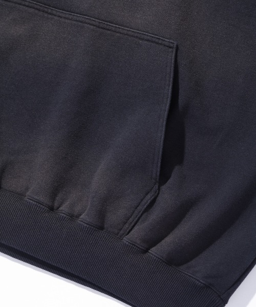 XLARGE（エクストララージ）の「DISCHARGE PRINTED SLANTED OG HOODED SWEATSHIRT（パーカー・メンズ・ブラック/パープル/ブラウン・XXL/XL/L/M/S）」の21枚目の写真