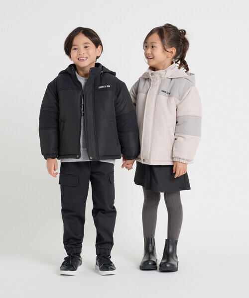 COMME CA ISM（コムサイズム）の「フード付き 中綿 ブルゾン（ブルゾン・キッズ・ブラック/ライトグレー・100cm/110cm/120cm/130cm/140cm/150cm）」の3枚目の写真