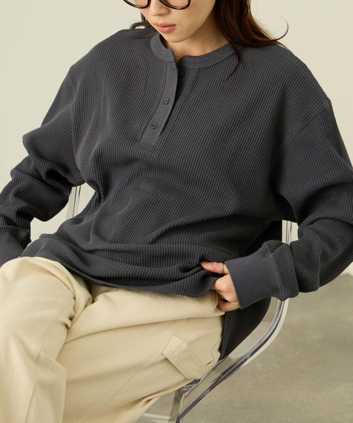 NAVY（ネイビー）の「nAvy リラックスFITワッフルヘンリーネックロングTシャツ（Tシャツ/カットソー・メンズ・ベージュ/チャコールグレー/杢グレー/アイボリー・XL/L/M/S）」の18枚目の写真