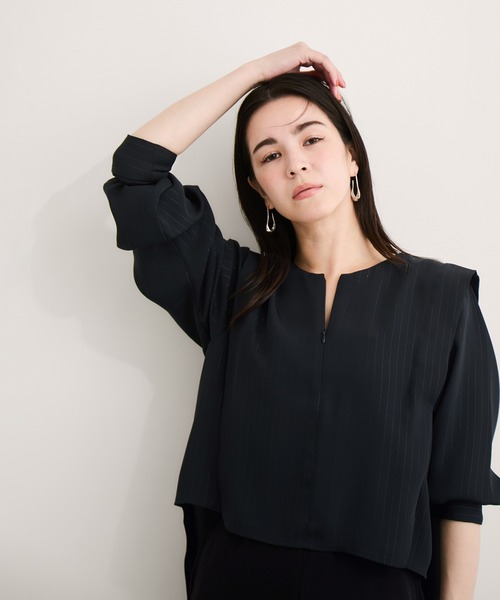 LE CERCLE par rope'（ルセルクルパーロペ）の「ラメストライプ2WAYヘムタックブラウス/セットアップ対応（シャツ/ブラウス・レディース・チャコールグレー/ベージュ/ネイビー・FREE）」の3枚目の写真