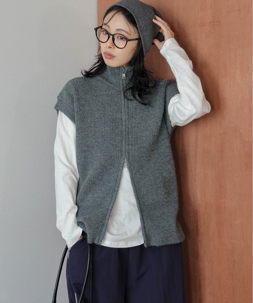 La-gemme(ラジェム)の「ハイネックWジップニットベスト(ベスト・レディース・ブラック/グレー/ベージュ/モカ・フリー)」の2枚目の写真