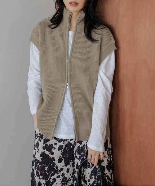 La-gemme(ラジェム)の「ハイネックWジップニットベスト(ベスト・レディース・ブラック/グレー/ベージュ/モカ・フリー)」の3枚目の写真