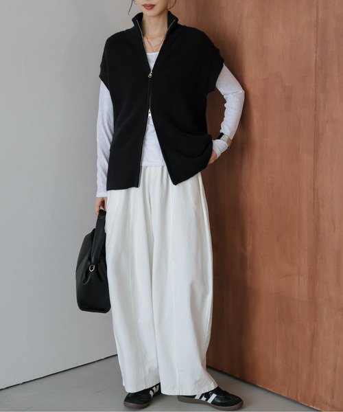 La-gemme(ラジェム)の「ハイネックWジップニットベスト(ベスト・レディース・ブラック/グレー/ベージュ/モカ・フリー)」の5枚目の写真