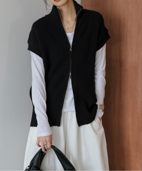 La-gemme(ラジェム)の「ハイネックWジップニットベスト(ベスト・レディース・ブラック/グレー/ベージュ/モカ・フリー)」の6枚目の写真