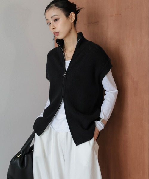 La-gemme(ラジェム)の「ハイネックWジップニットベスト(ベスト・レディース・ブラック/グレー/ベージュ/モカ・フリー)」の8枚目の写真