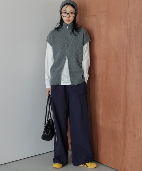 La-gemme(ラジェム)の「ハイネックWジップニットベスト(ベスト・レディース・ブラック/グレー/ベージュ/モカ・フリー)」の11枚目の写真