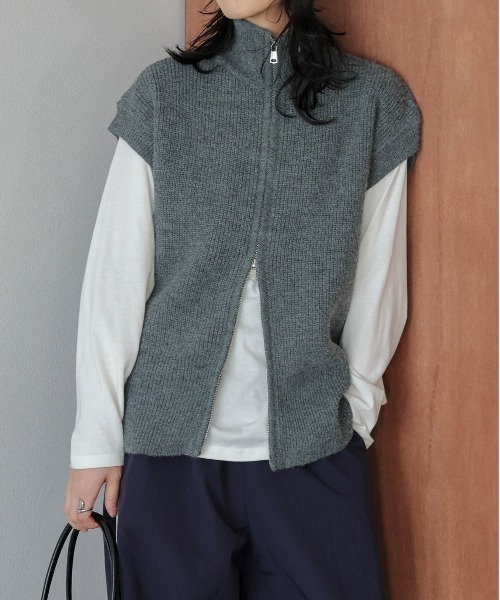 La-gemme(ラジェム)の「ハイネックWジップニットベスト(ベスト・レディース・ブラック/グレー/ベージュ/モカ・フリー)」の13枚目の写真