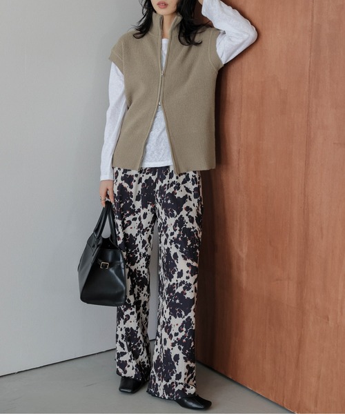 La-gemme(ラジェム)の「ハイネックWジップニットベスト(ベスト・レディース・ブラック/グレー/ベージュ/モカ・フリー)」の19枚目の写真