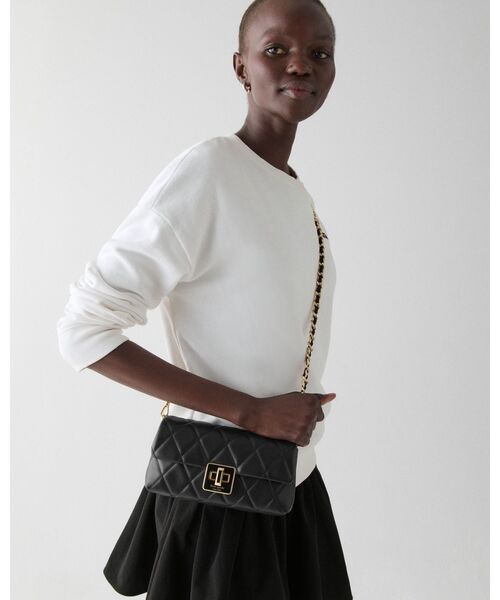 kate spade new york(ケイトスペード ニューヨーク)の「キャリー キルテッド ミニ クロスボディ(ショルダーバッグ・レディース・ブラック・ONESIZE)」の4枚目の写真