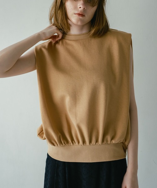 WHYTO.(ホワイト)の「「WHYTO. / ホワイト」ショルダータックトップス(Tシャツ/カットソー・レディース・ベージュ/ブラック/ブラウン/オフホワイト・38/36)」の6枚目の写真