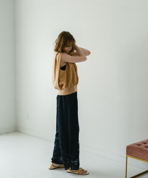 WHYTO.(ホワイト)の「「WHYTO. / ホワイト」ショルダータックトップス(Tシャツ/カットソー・レディース・ベージュ/ブラック/ブラウン/オフホワイト・38/36)」の11枚目の写真