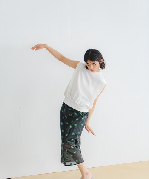 WHYTO.(ホワイト)の「「WHYTO. / ホワイト」ショルダータックトップス(Tシャツ/カットソー・レディース・ベージュ/ブラック/ブラウン/オフホワイト・38/36)」の15枚目の写真
