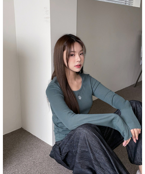 muahmuah（ムーアムーア）の「スティッチUネックコットンスパン長袖Tシャツ[5色]（Tシャツ/カットソー・レディース・ブラック/カーキ/グレー/ホワイト/ブラウン・FREE）」の18枚目の写真