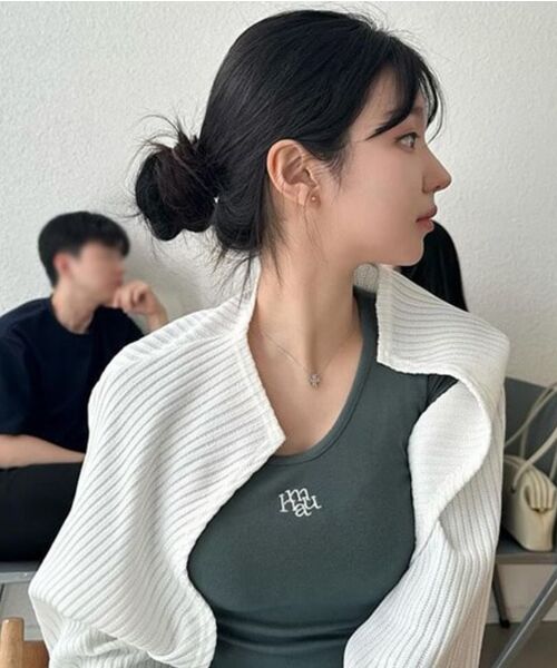 muahmuah（ムーアムーア）の「スティッチUネックコットンスパン長袖Tシャツ[5色]（Tシャツ/カットソー・レディース・ブラック/カーキ/グレー/ホワイト/ブラウン・FREE）」の10枚目の写真