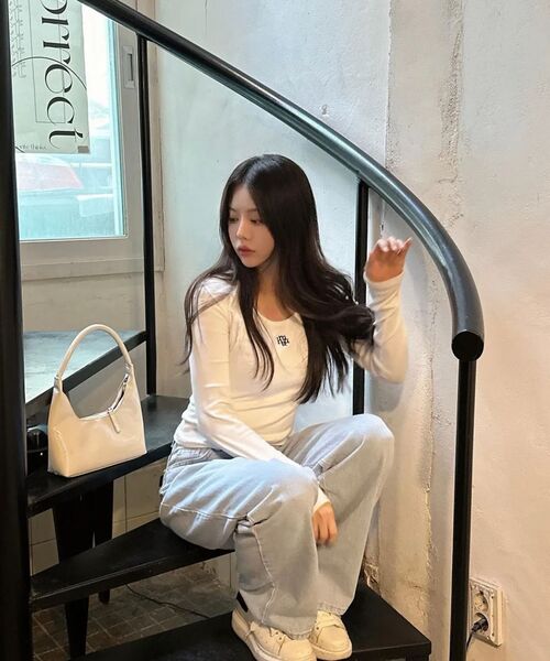 muahmuah（ムーアムーア）の「スティッチUネックコットンスパン長袖Tシャツ[5色]（Tシャツ/カットソー・レディース・ブラック/カーキ/グレー/ホワイト/ブラウン・FREE）」の11枚目の写真