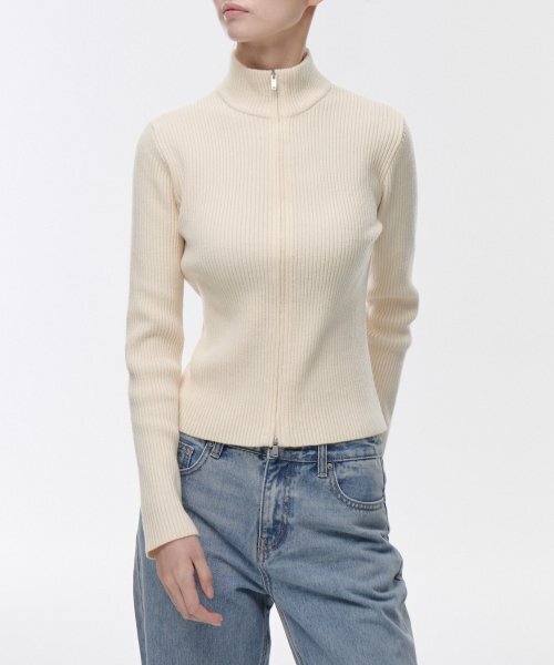MUSINSA STANDARD WOMAN（ムシンサスタンダードウーマン）の「ウィメンズリブスリムニットジップアップ[クリーム]（ニット/セーター・レディース・その他・SMALL/MEDIUM/LARGE）」の3枚目の写真
