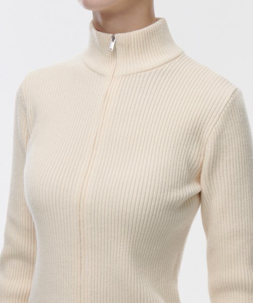 MUSINSA STANDARD WOMAN（ムシンサスタンダードウーマン）の「ウィメンズリブスリムニットジップアップ[クリーム]（ニット/セーター・レディース・その他・SMALL/MEDIUM/LARGE）」の5枚目の写真
