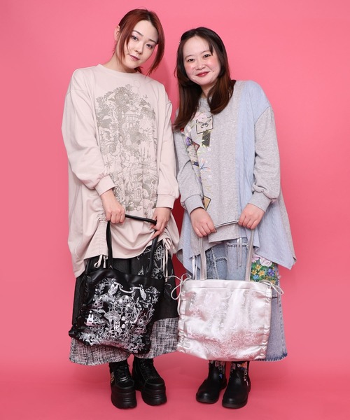 ScoLar(スカラー)の「653442:きのこランド柄サイド絞り合皮トートバッグ(トートバッグ・レディース・グレー/ブラック・FREE)」の4枚目の写真