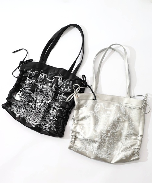 ScoLar(スカラー)の「653442:きのこランド柄サイド絞り合皮トートバッグ(トートバッグ・レディース・グレー/ブラック・FREE)」の16枚目の写真