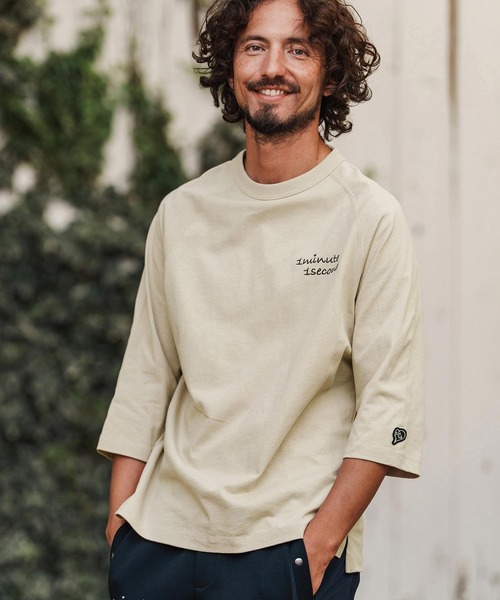 1minute 1second（ワンミニットワンセカンド）の「mt10111-cursive embroidery half sleeve T-shirt Tシャツ(1M26H310)（Tシャツ/カットソー・メンズ・グレイッシュベージュ/ブラック/ホワイト・S/M/L/XL）」の3枚目の写真
