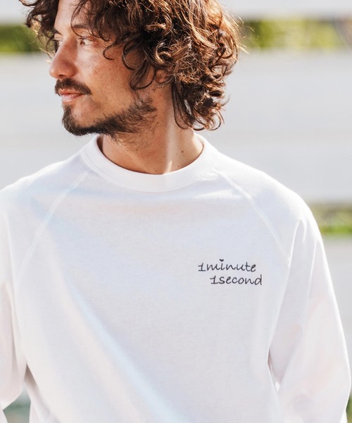 1minute 1second（ワンミニットワンセカンド）の「mt10111-cursive embroidery half sleeve T-shirt Tシャツ(1M26H310)（Tシャツ/カットソー・メンズ・グレイッシュベージュ/ブラック/ホワイト・S/M/L/XL）」の7枚目の写真