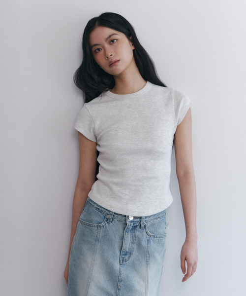 CURETTY(キュリティ)の「C 90S LINE BASIC T-SHIRT_LIGHT GREY(Tシャツ/カットソー・レディース・ライトグレー・SMALL/MEDIUM)」の3枚目の写真