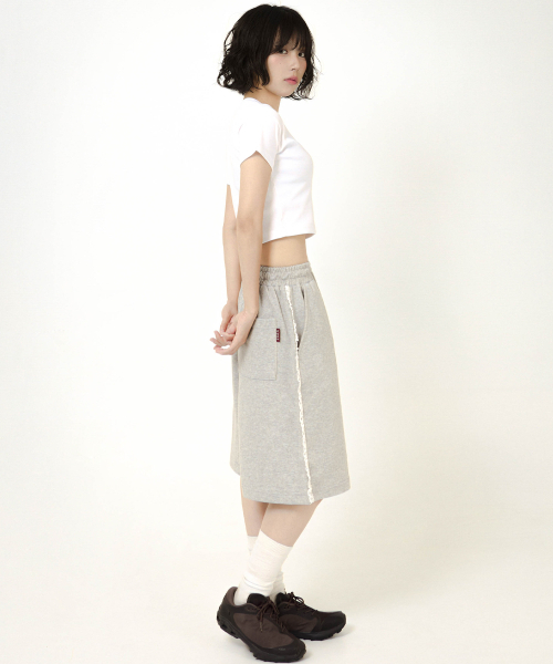 S'EST（エスイーエスティー）の「Lace Track Bermuda Shorts Gray（その他パンツ・レディース・グレー・MEDIUM/LARGE/X-LARGE）」の2枚目の写真
