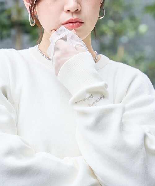 coen（コーエン）の「【選べる6色展開 / スプリングカラー】袖刺繍 スウェットライクハイゲージニット（ニット/セーター・レディース・ライトグレー/オフホワイト/クリーム/ライトピンク/ライトブルー/ベージュ・FREE）」の2枚目の写真