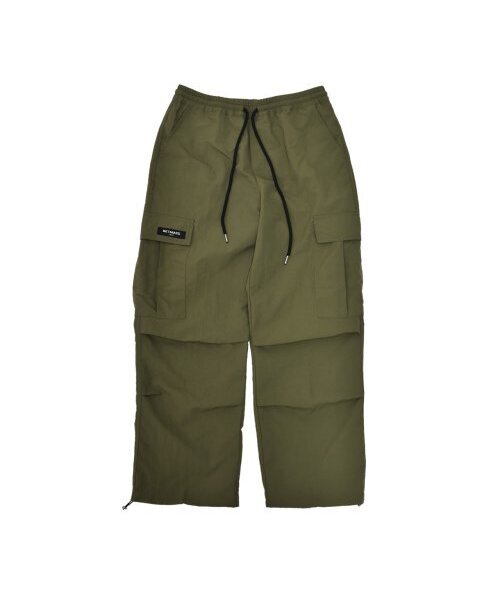 BETMASS(ベットマス)の「Nylon cargo pants (Dark khaki)(スウェットパンツ・メンズ・その他・LARGE/MEDIUM/X-LARGE)」の1枚目の写真