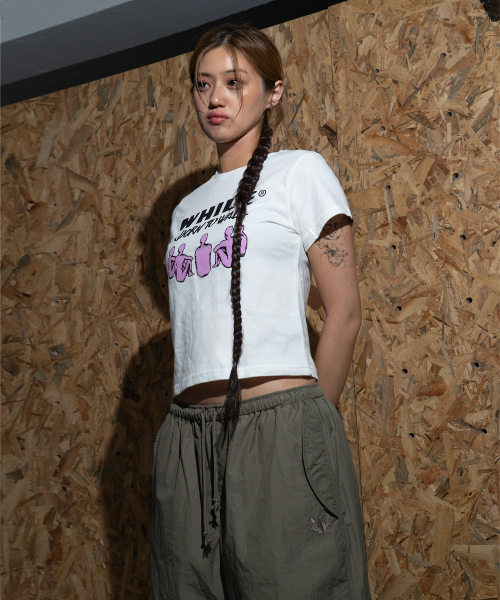WHILE(ワイル)の「BORN TO WALL T-SHIRT FOR WOMEN(Tシャツ/カットソー・レディース・その他・SMALL/MEDIUM)」の3枚目の写真