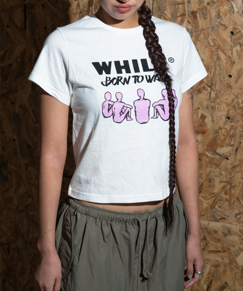 WHILE(ワイル)の「BORN TO WALL T-SHIRT FOR WOMEN(Tシャツ/カットソー・レディース・その他・SMALL/MEDIUM)」の7枚目の写真