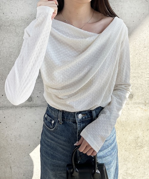 GeeRA(ジーラ)の「ジャガード素材ドレープカットソー(Tシャツ/カットソー・レディース・ブラック/オフホワイト・X-LARGE/LARGE/MEDIUM)」の2枚目の写真