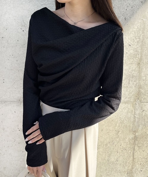 GeeRA(ジーラ)の「ジャガード素材ドレープカットソー(Tシャツ/カットソー・レディース・ブラック/オフホワイト・X-LARGE/LARGE/MEDIUM)」の1枚目の写真